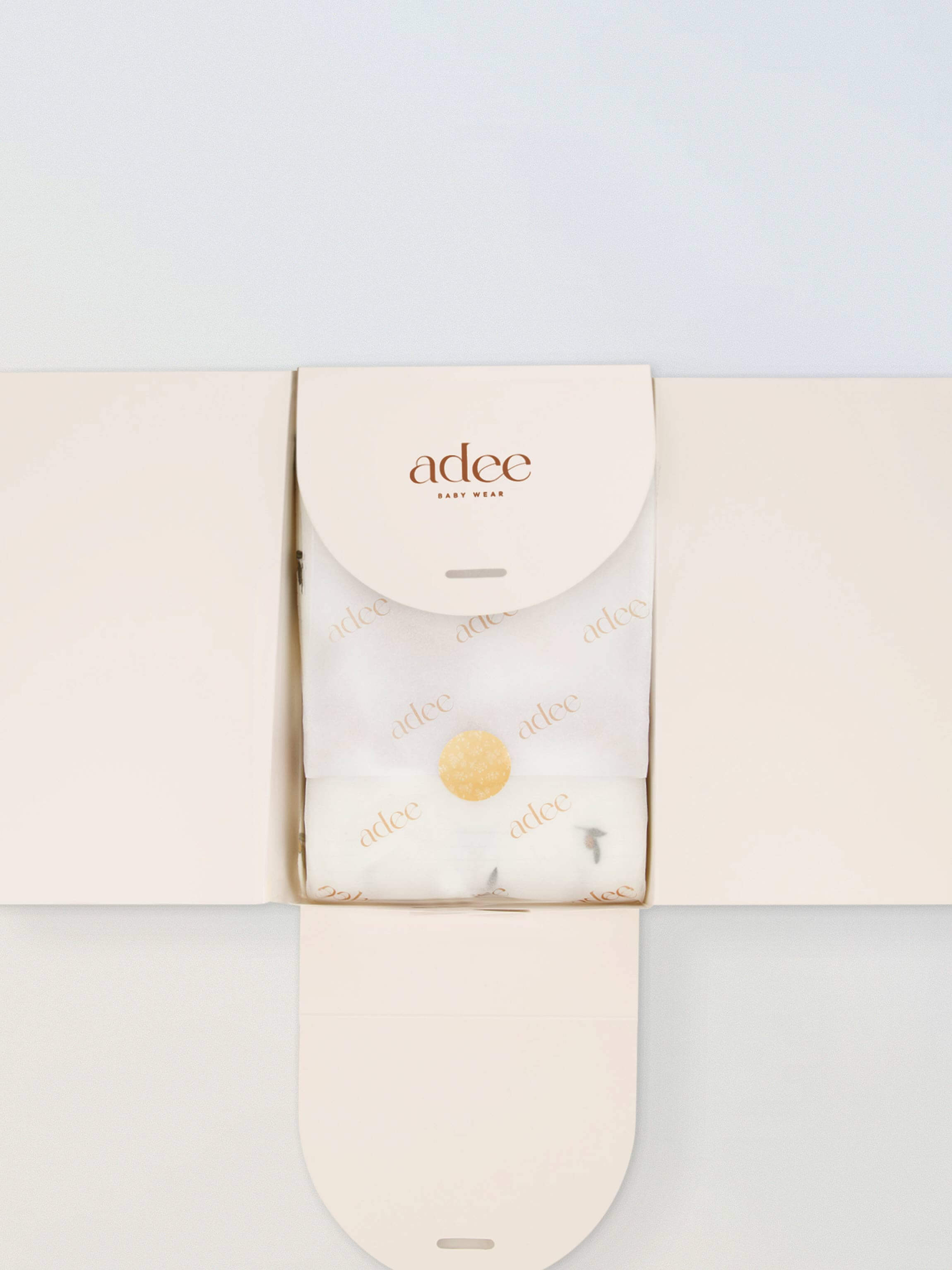 Elegant gift box for gifts