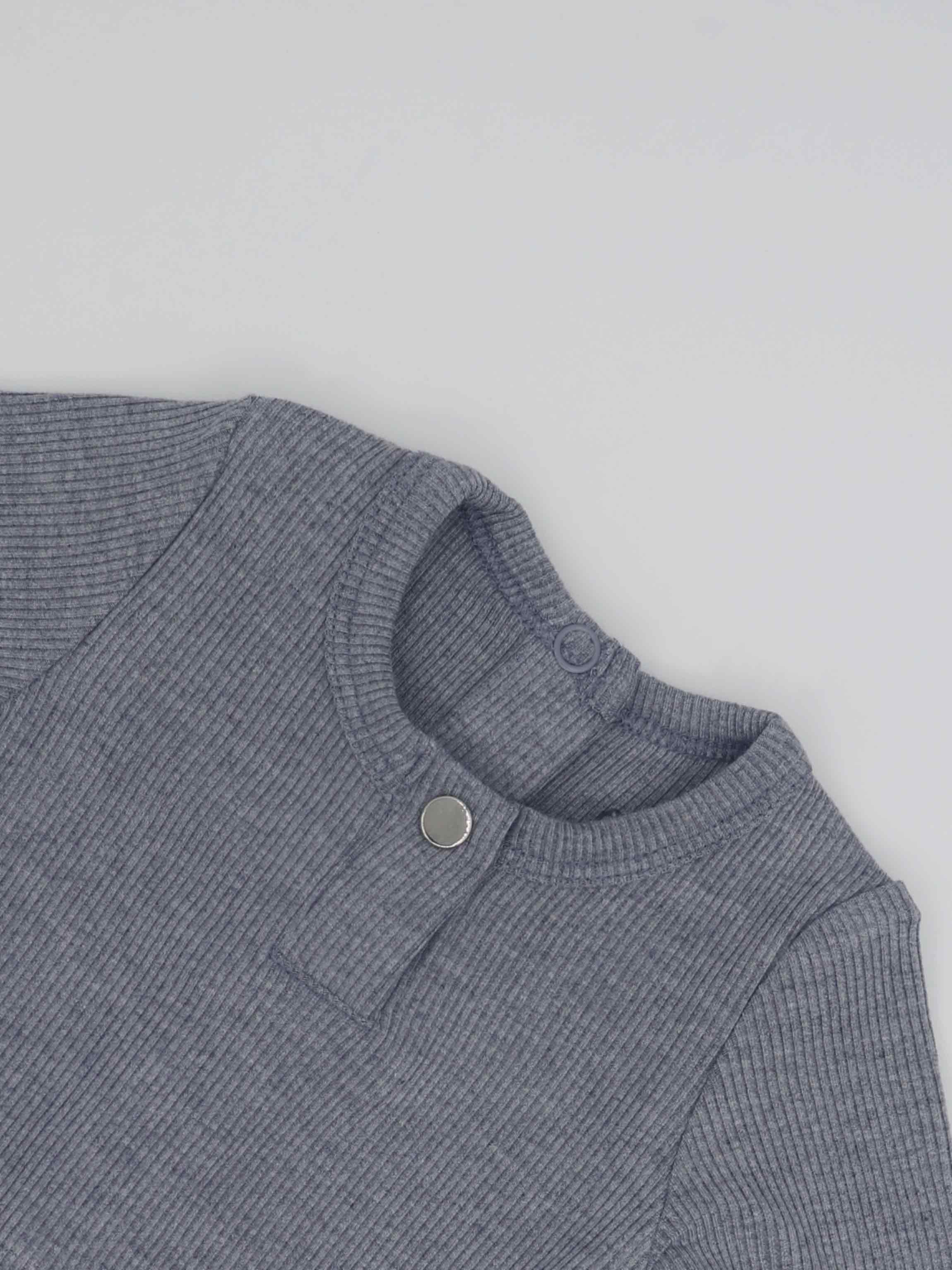Gray baby jumpsuit with snaps