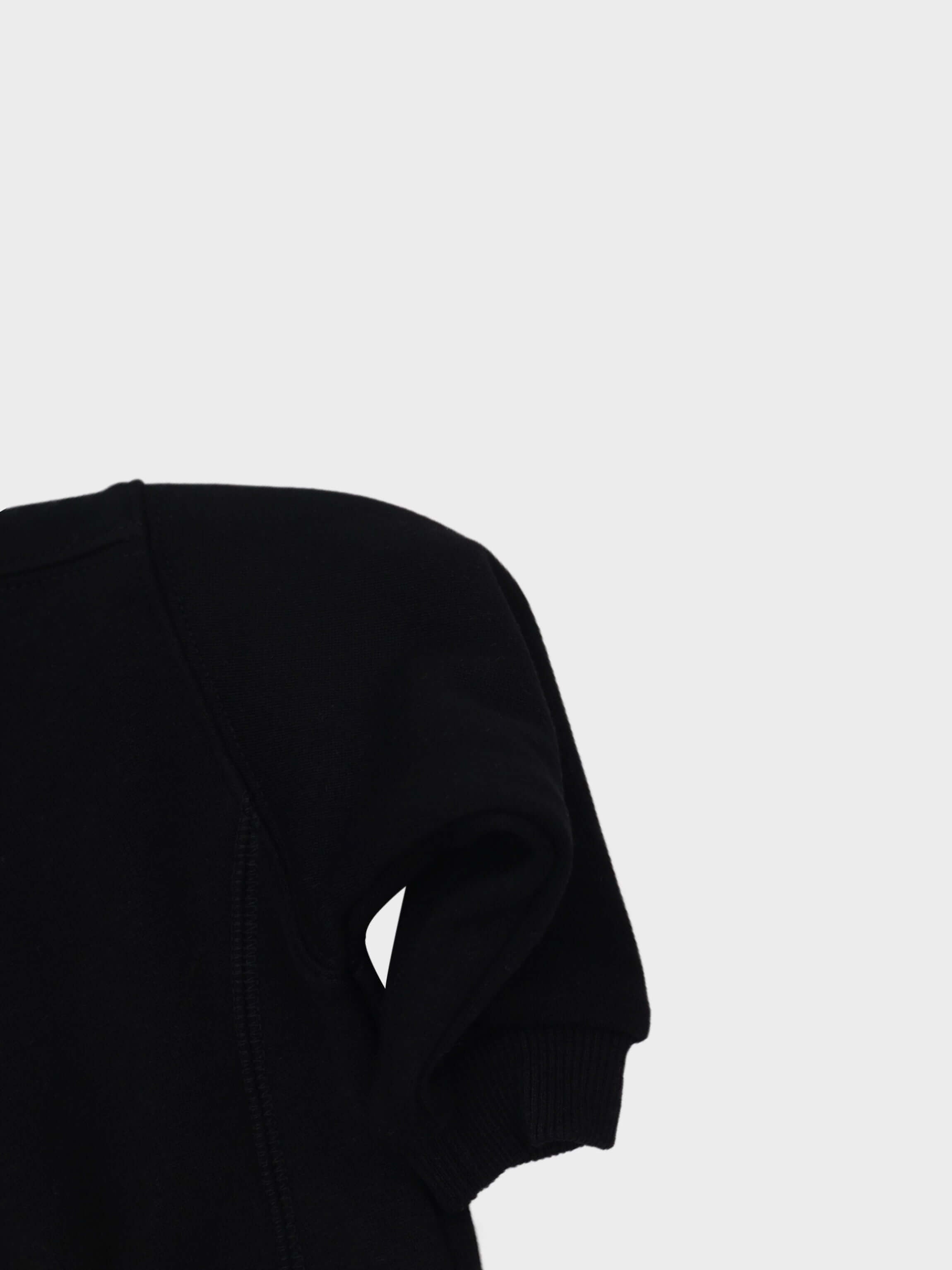 Black cozy sweatshirt sleeve for kids.