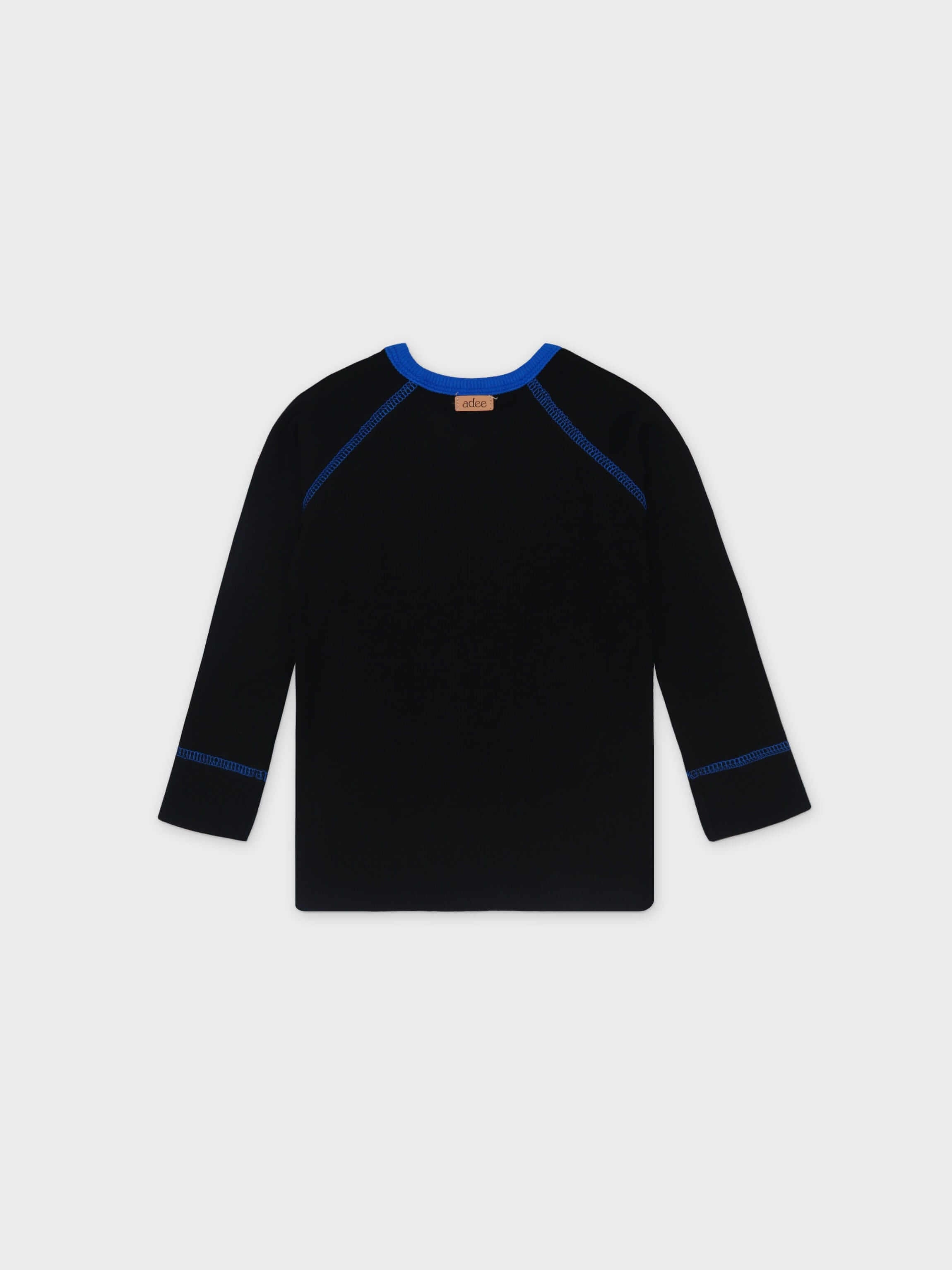 Blue stitched V-neck pajamas for boys.