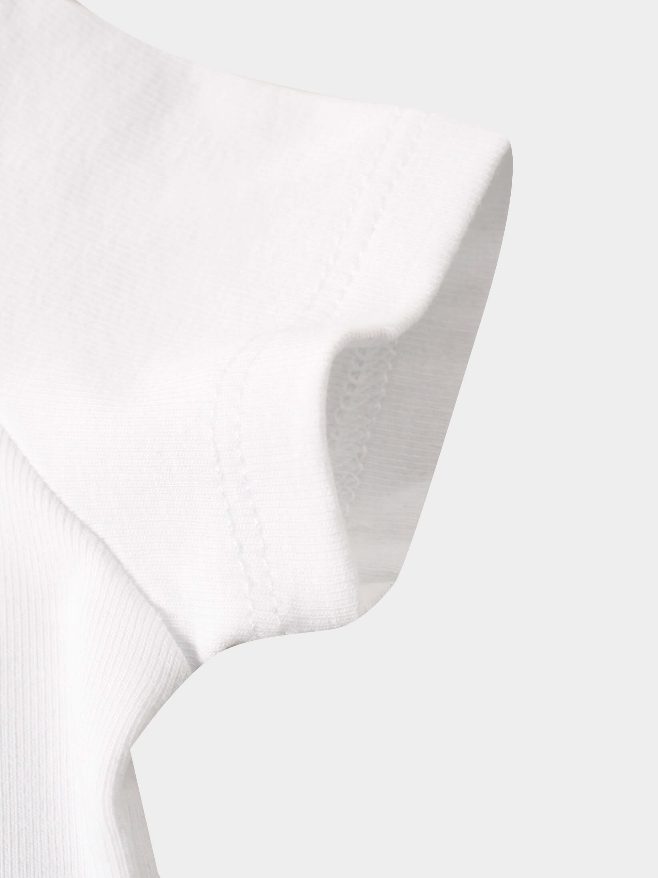 White \ short sleeve t-shirt, perfect for summer play