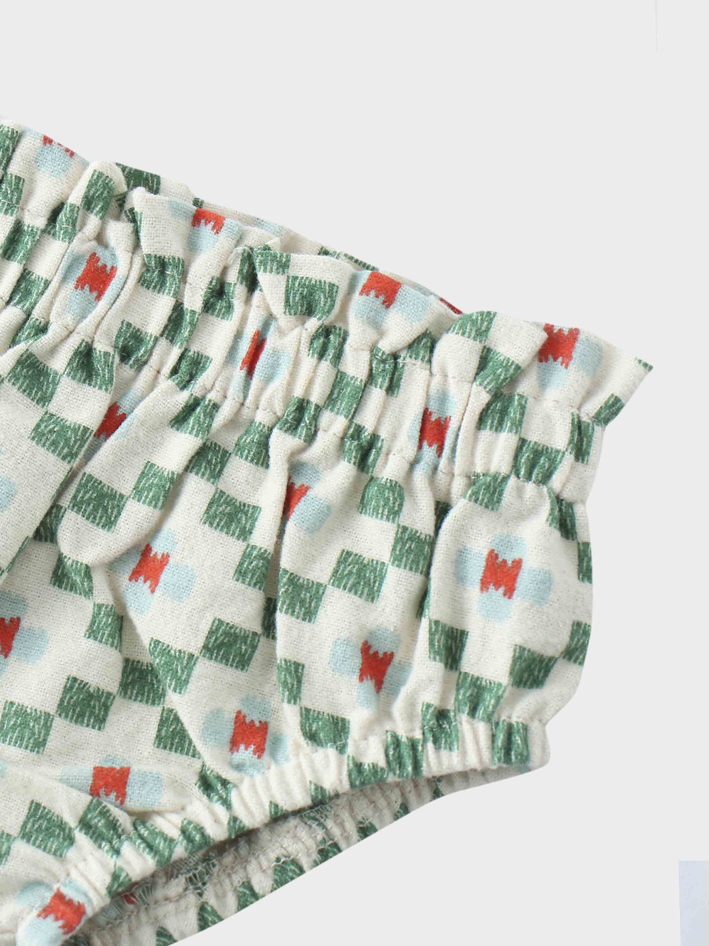 Baby bloomers with diamond pattern