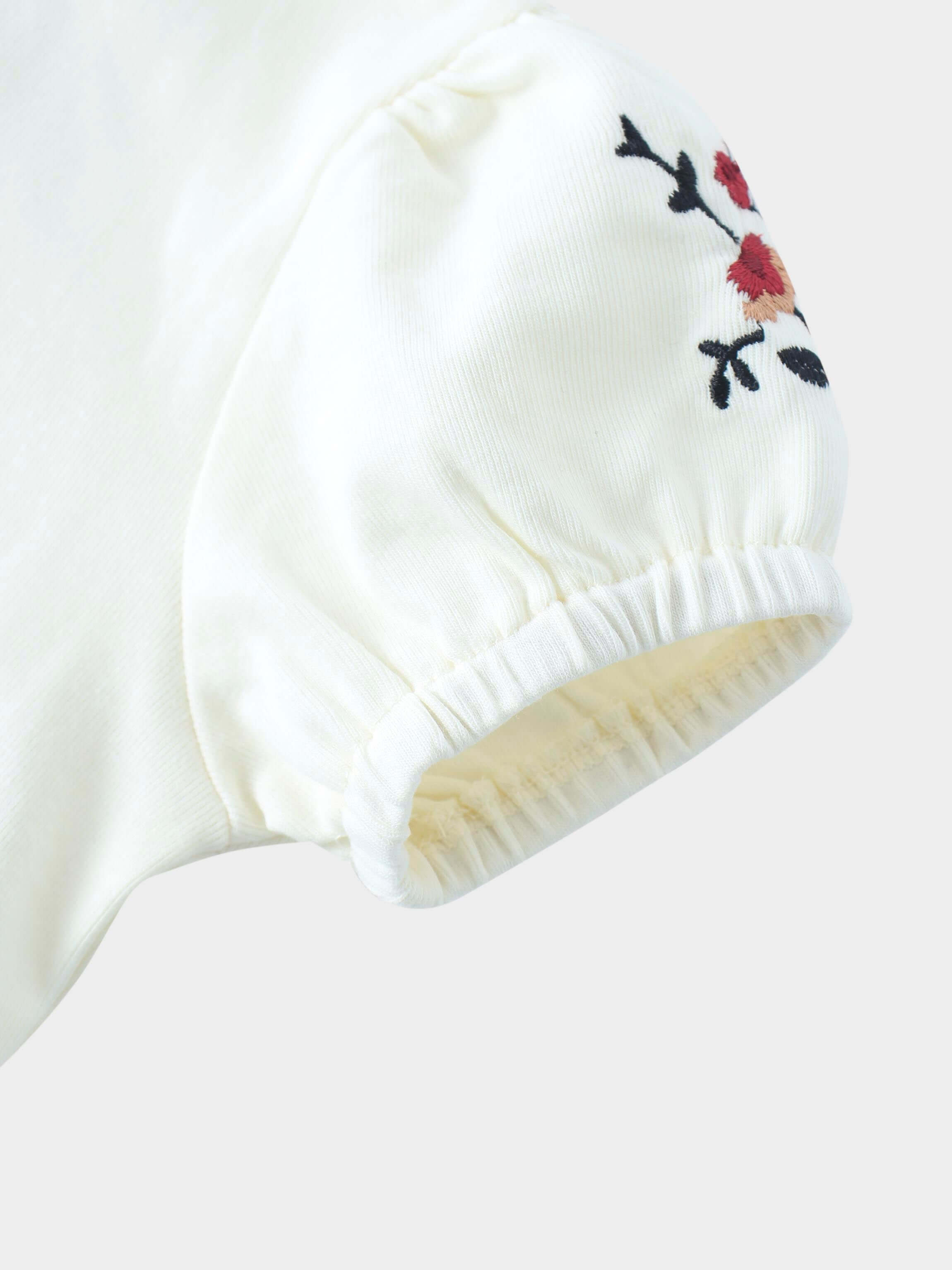 Floral appliqued short sleeve tee