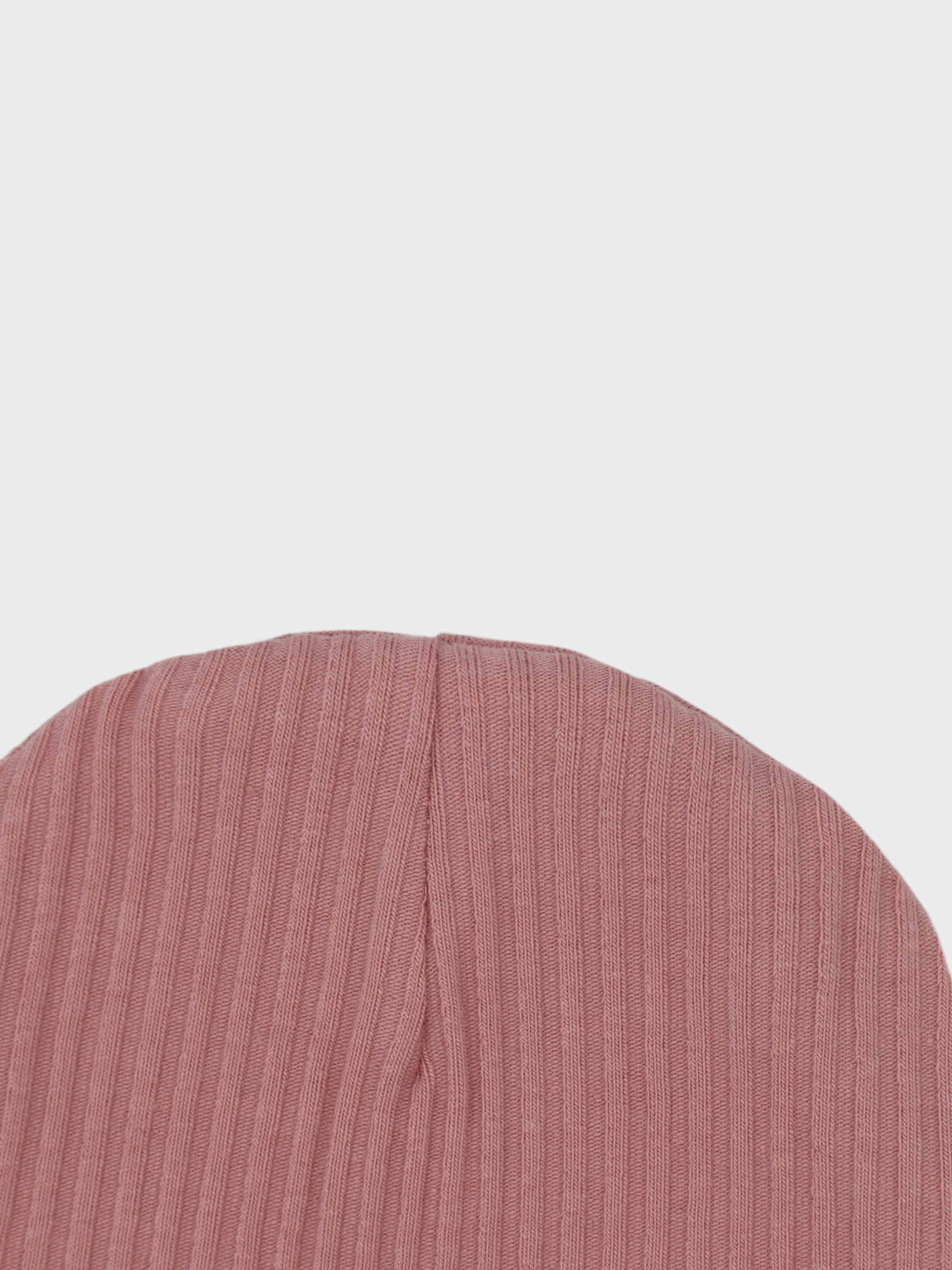 Thin ribbed baby hat in pink