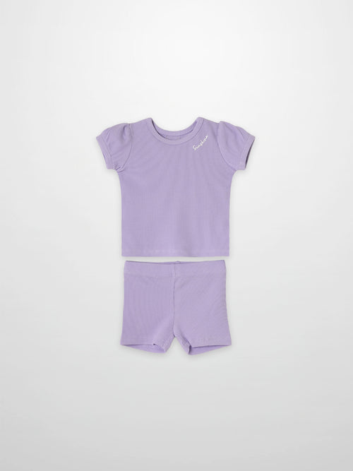 Ribbed lavender two-piece girls set: short puff-sleeve T-shirt and matching ribbed shorts.