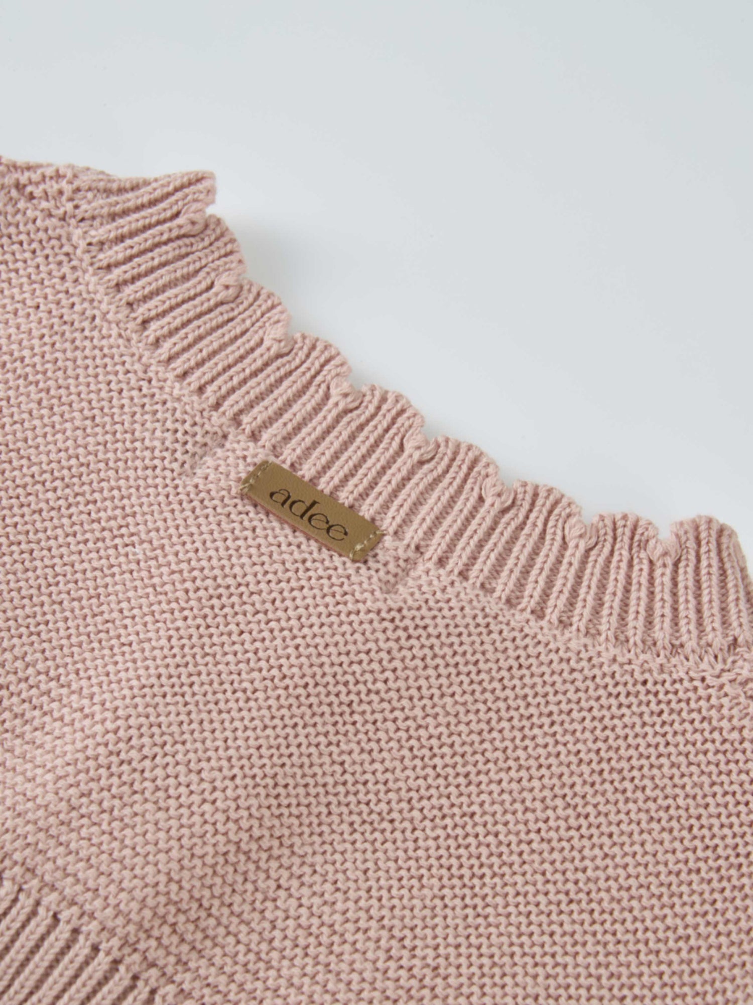 Cropped Adee cardigan for girls, light pink knit with scalloped trim