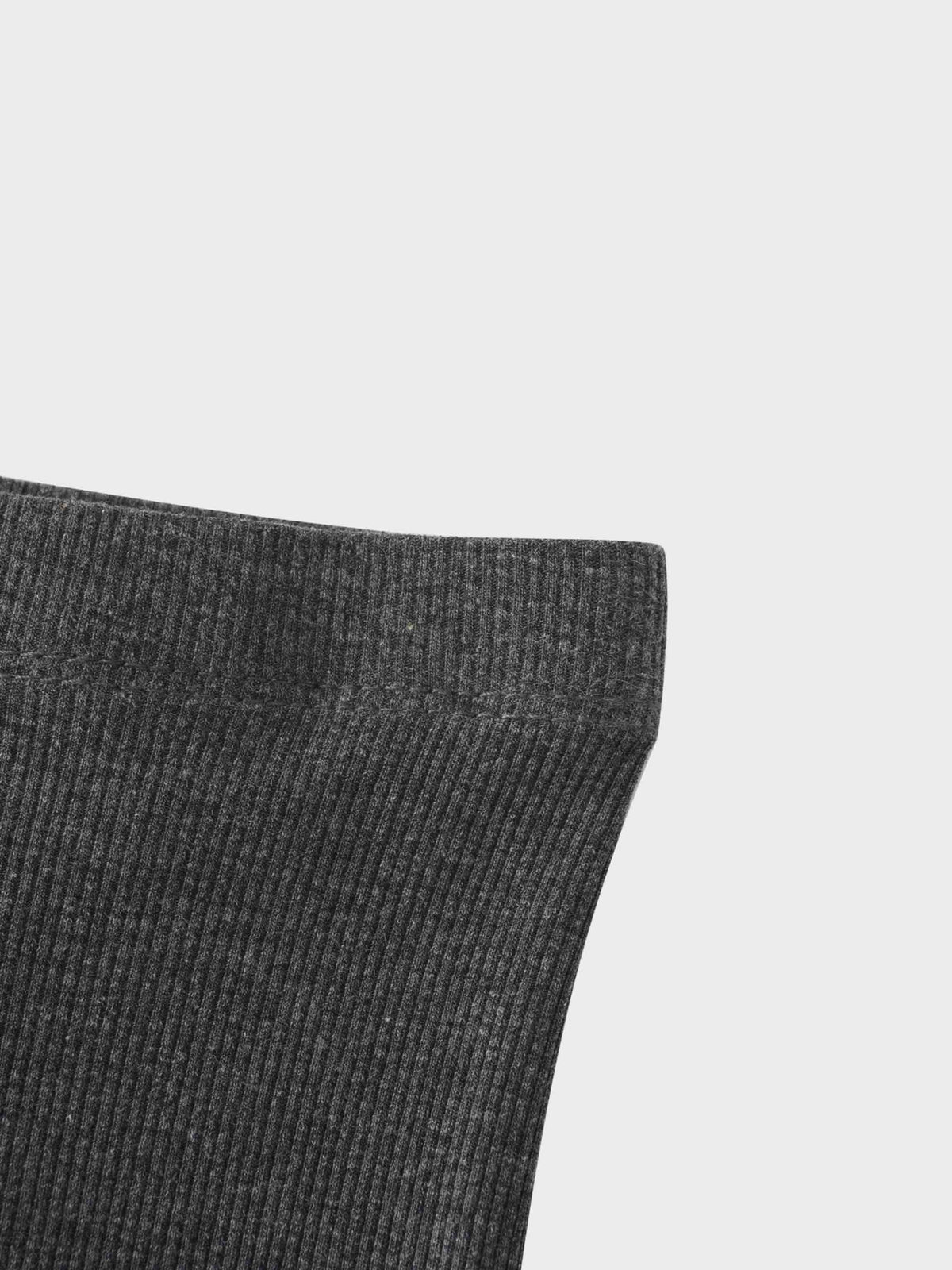 Ribbed grey leggings fabric detail