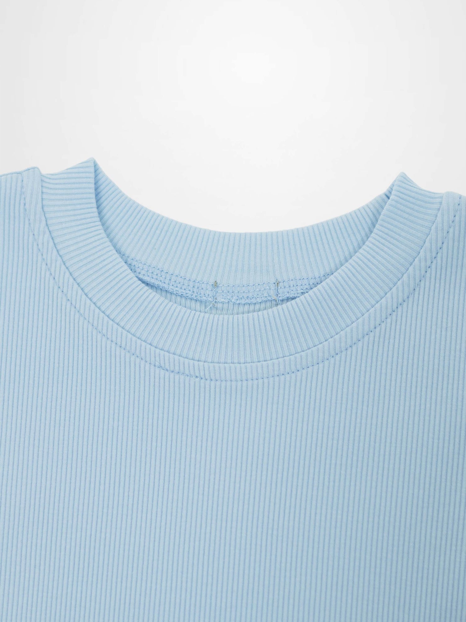 Thin ribbed T-shirt for boys in light blue, ribbed knit fabric.