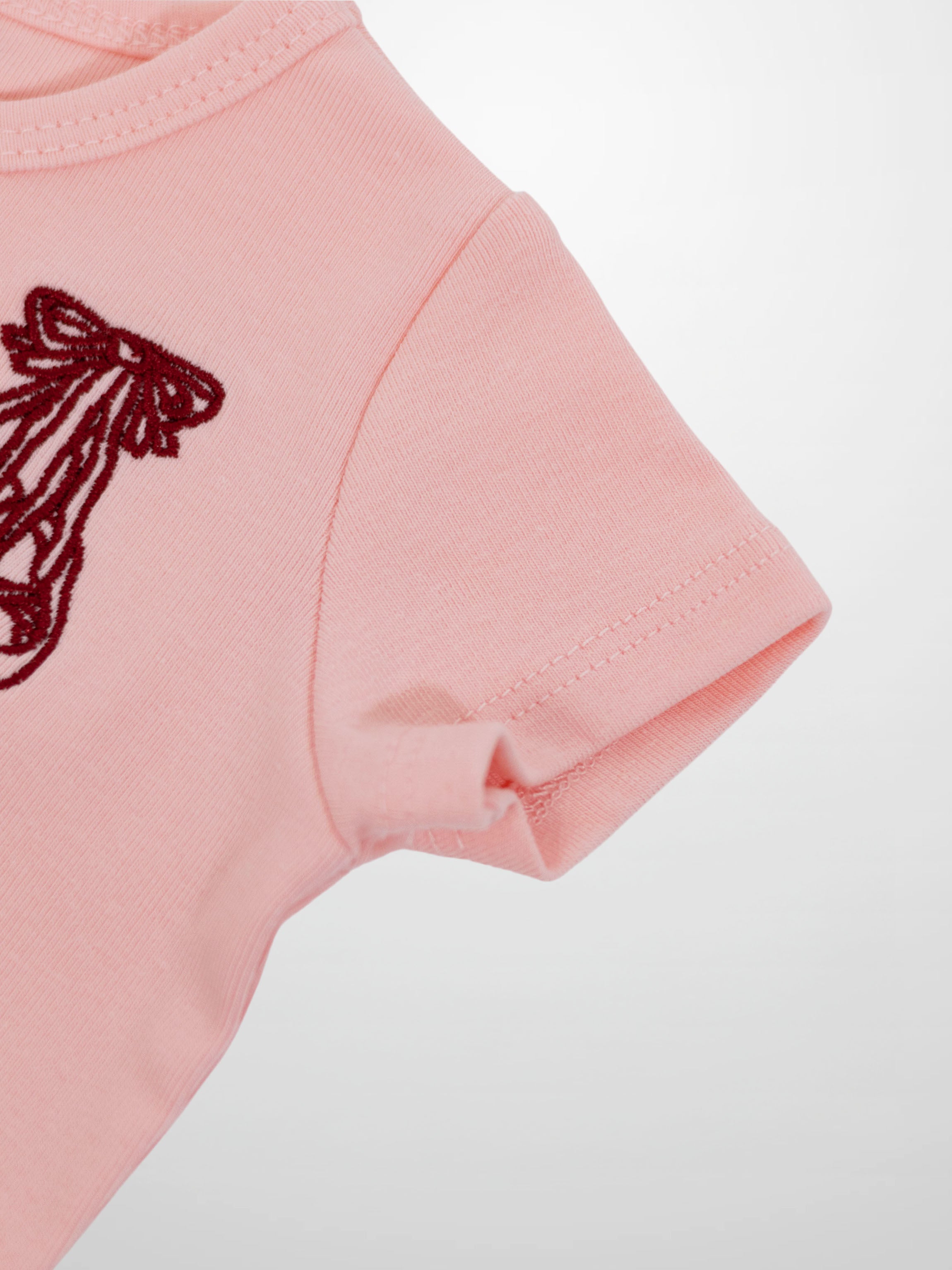 Short Sleeve Emblem T-shirt in light pink with burgundy embroidery