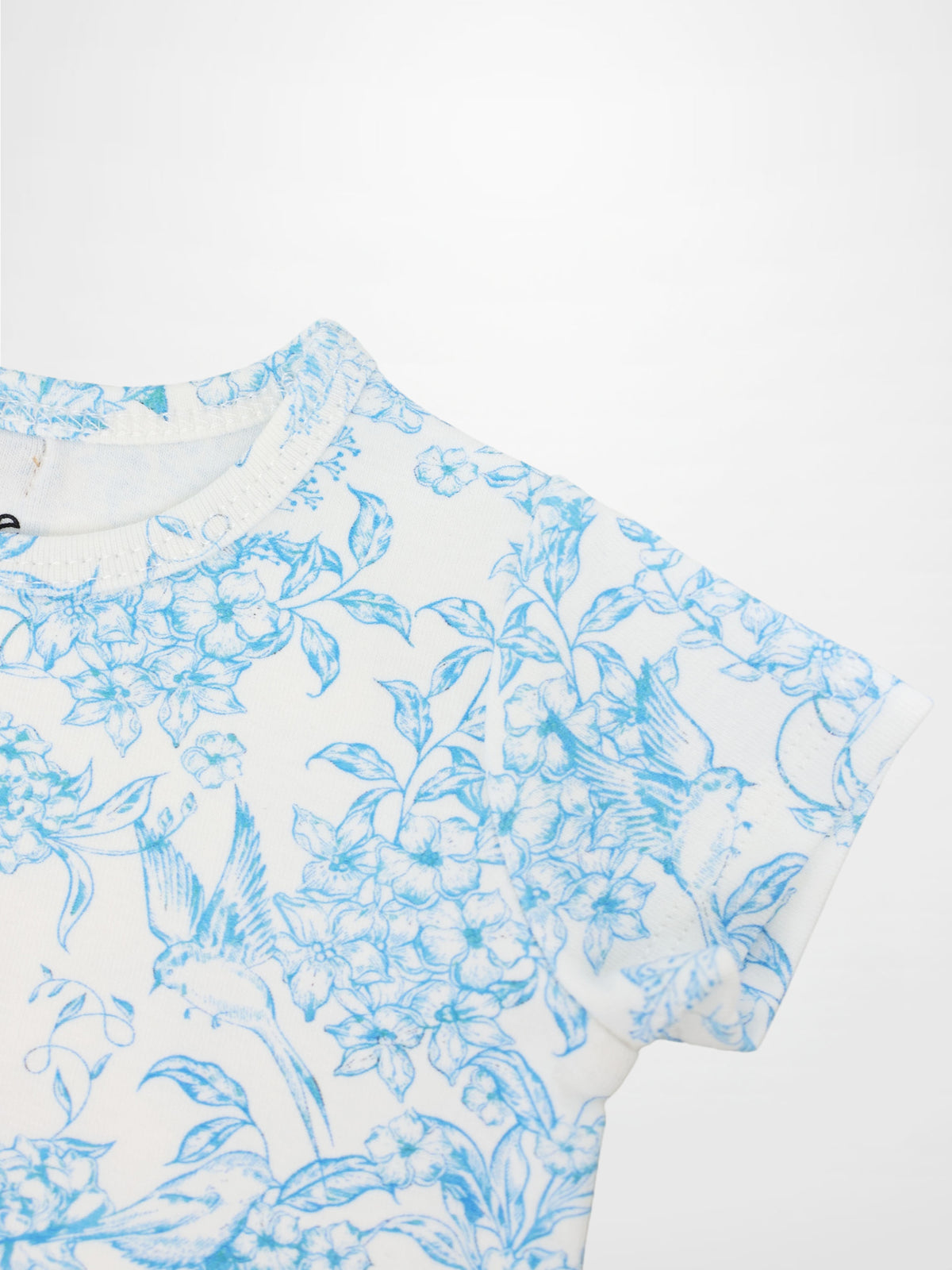 Blue flowered short-sleeve T-shirt for girls with white background and blue floral print