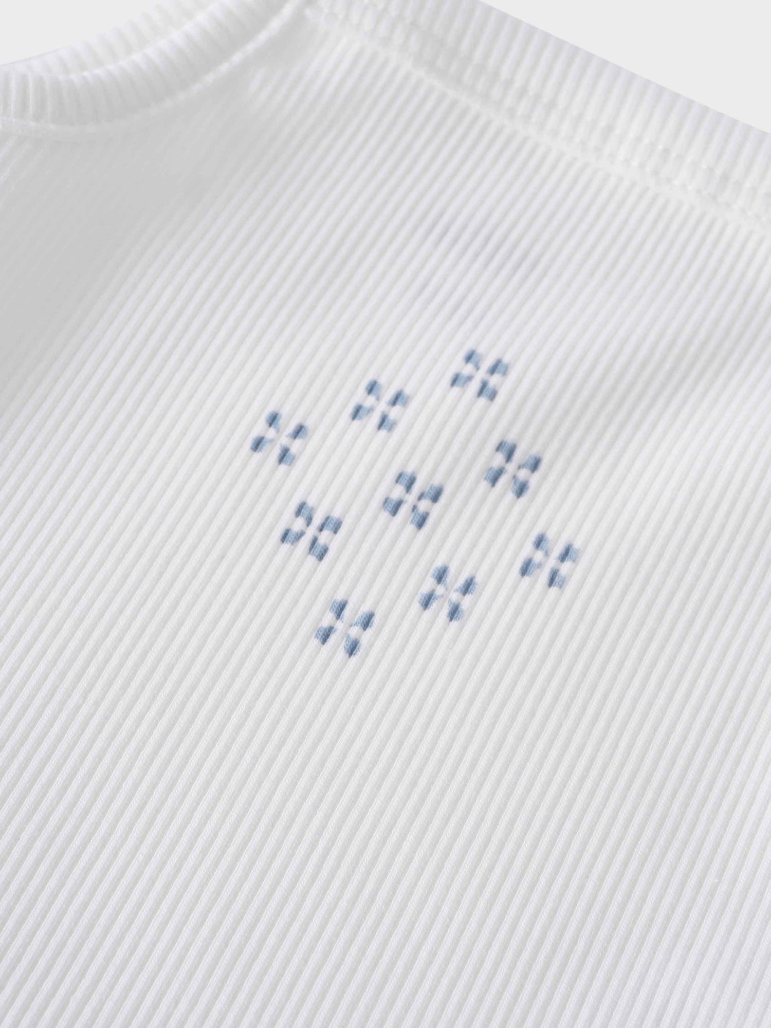Light blue diamond pattern detail