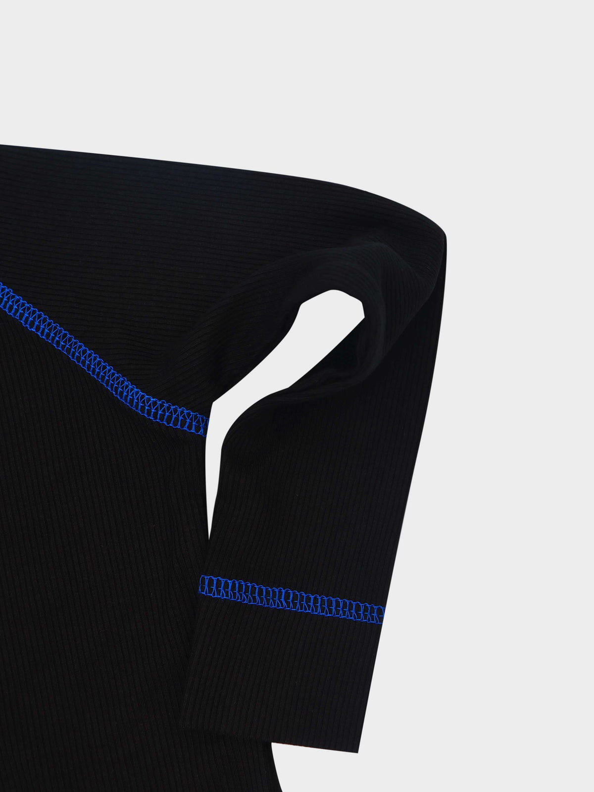 Baby jumpsuit with blue stitching