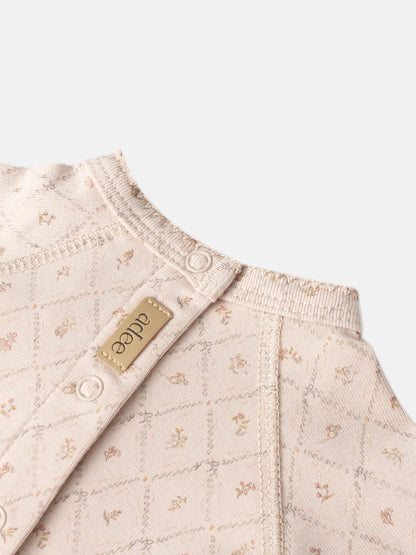Dainty Diamond Stretchy Girls Stretchies by Adee in pale pink with diamond pattern and label