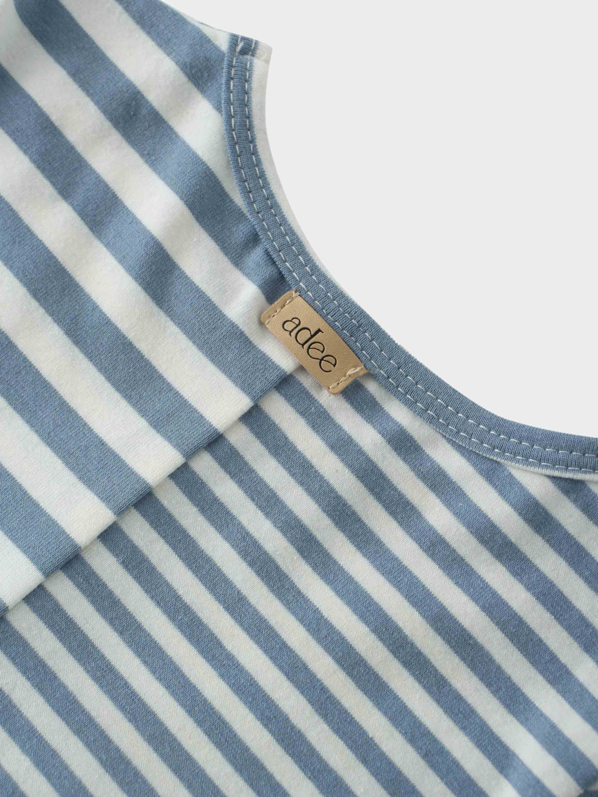 Striped fitted t-shirt neckline detail