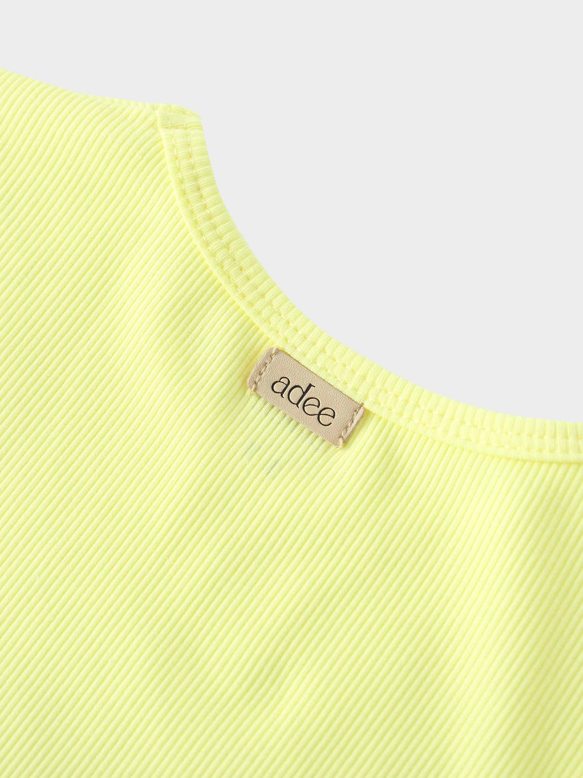 Yellow ribbed shirt collar detail for girls