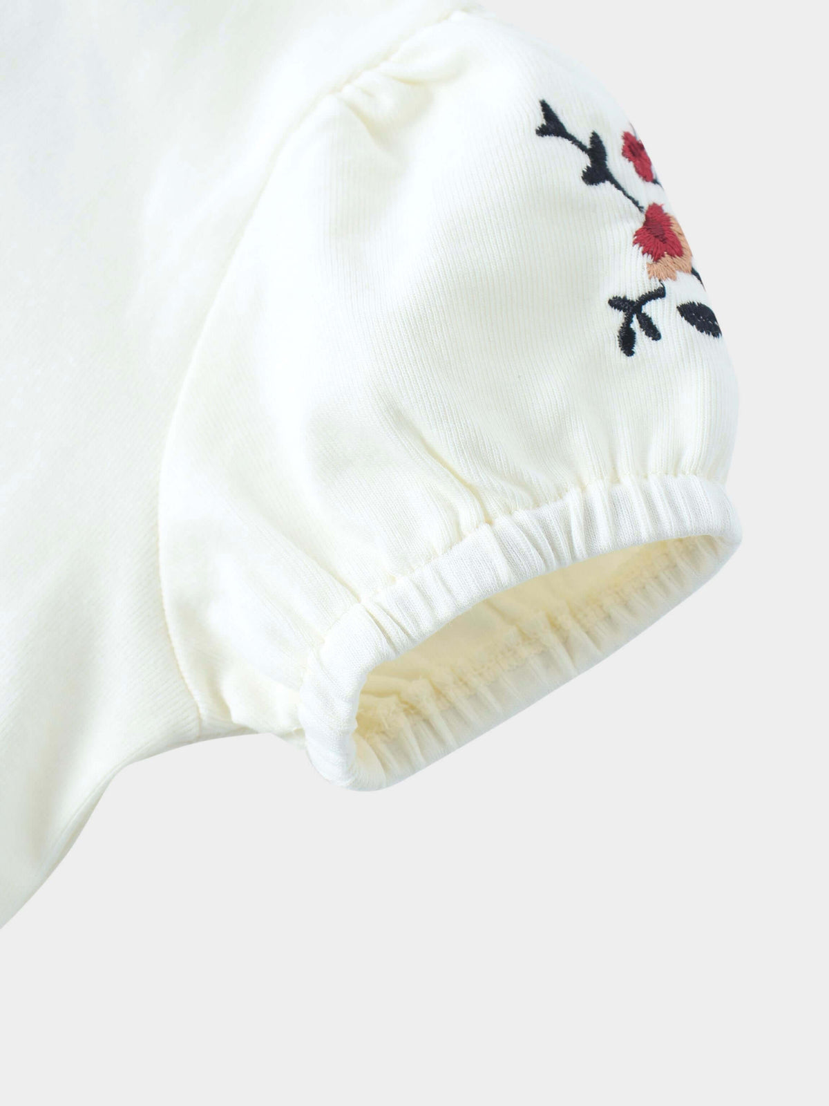 Floral appliqued short sleeve tee